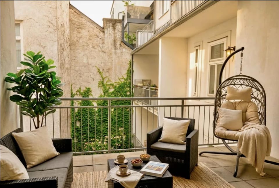 Central Spacious Apartment with Balcony & Free Parking Apartment in Vienna