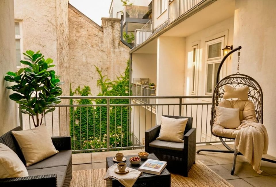 Central Spacious Apartment with Balcony & Free Parking Apartment in Vienna