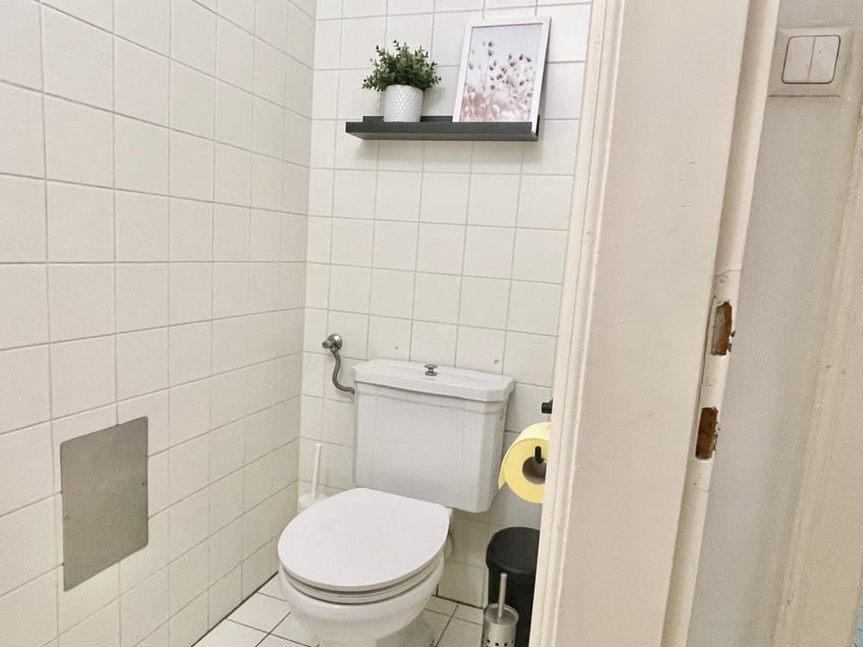 Central Spacious Apartment with Balcony & Free Parking Apartment in Vienna
