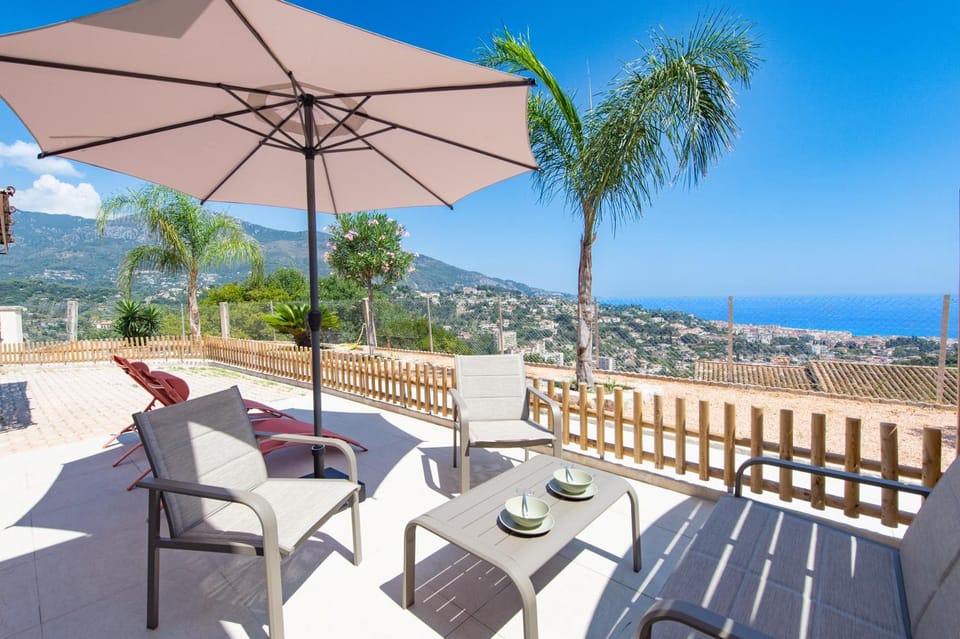 Patio, Day, Natural landscape, View (from property/room), Balcony/Terrace, Living room, Seating area, Dining area, Mountain view, Sea view, sunbed