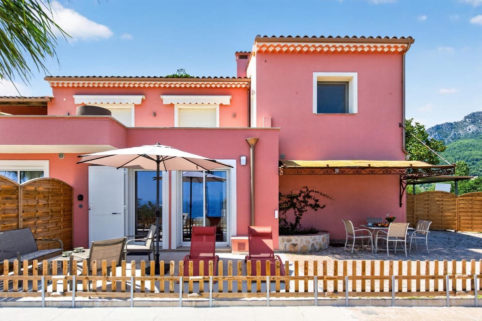 Property building, Patio, Mountain view