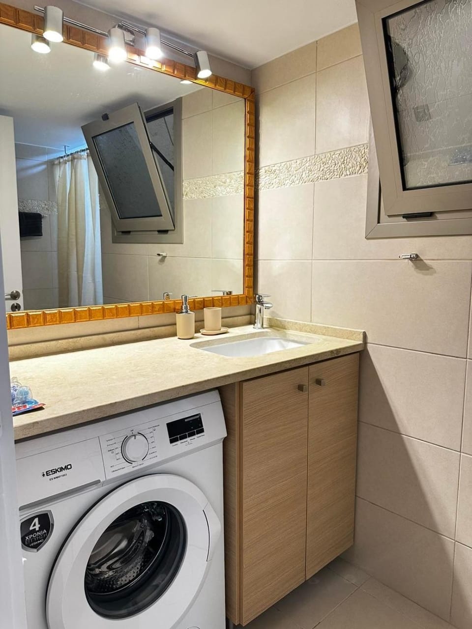 Bathroom, washing machine