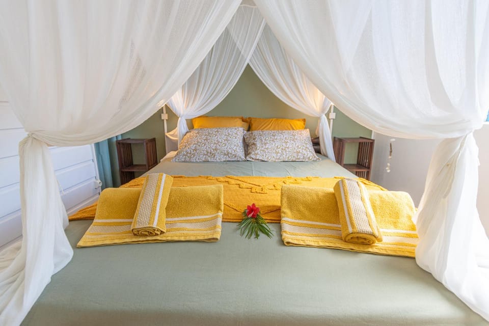 Property building, Bed, Photo of the whole room, Bedroom, Garden view