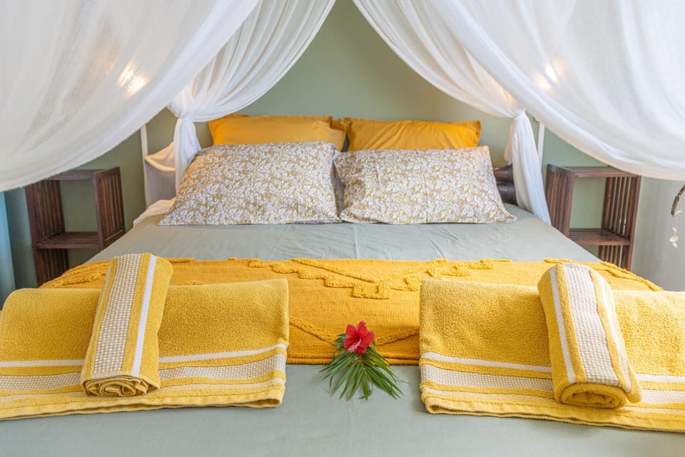 Property building, Bed, Bedroom