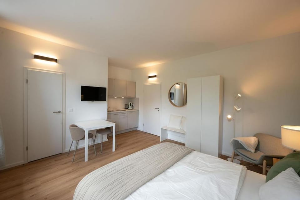 TV and multimedia, Photo of the whole room, wardrobe