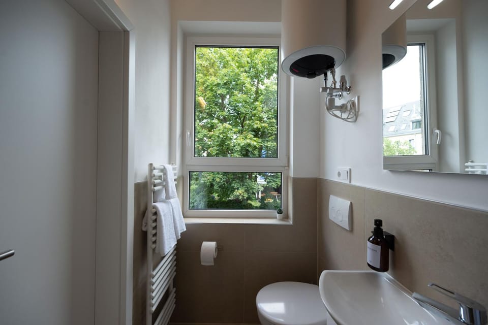 Toilet, Bathroom, towels
