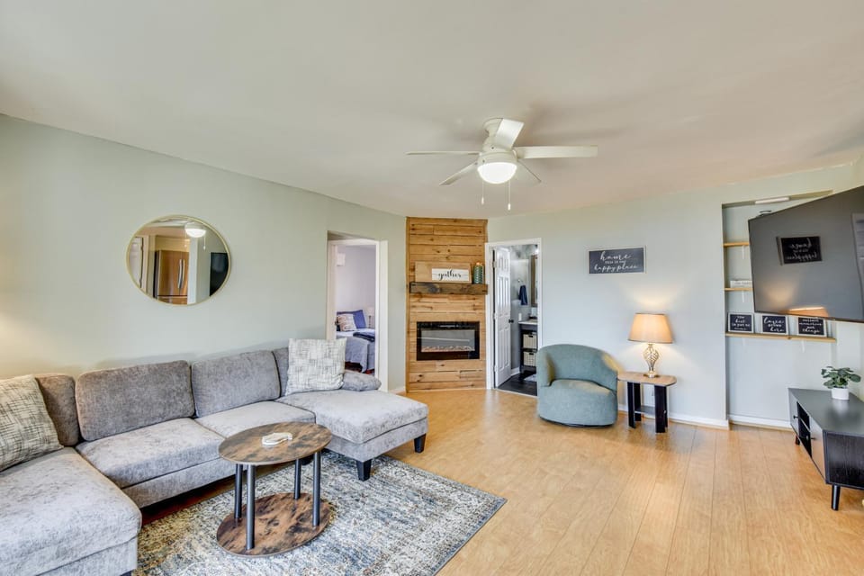 Hot Tub, Lake Access! Waterfront Hartwell Hideaway Apartment in Reed Creek