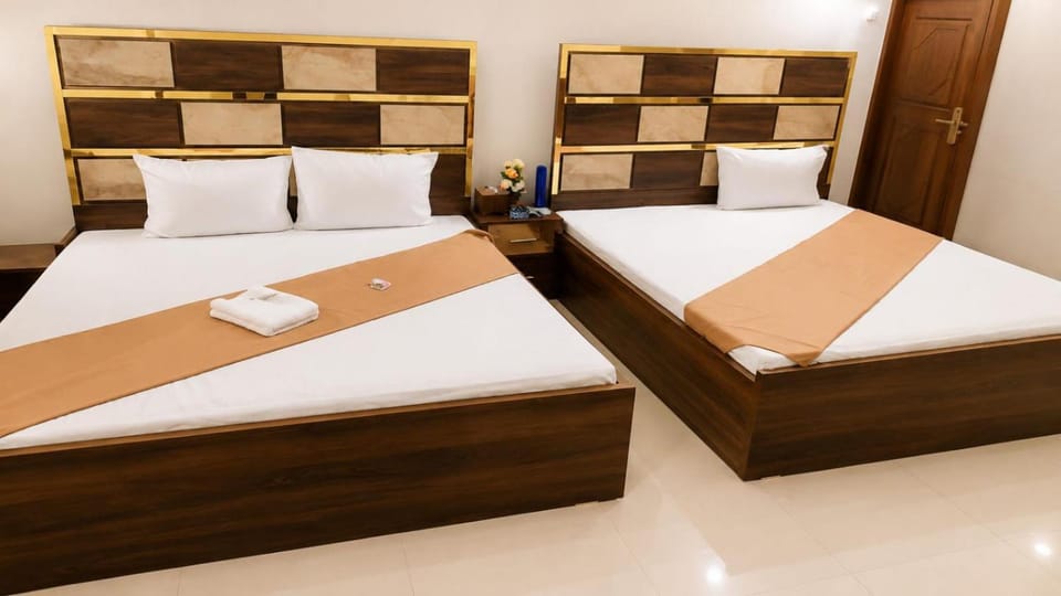Veloura Spacious Master Double Room Bed and Breakfast in Karachi