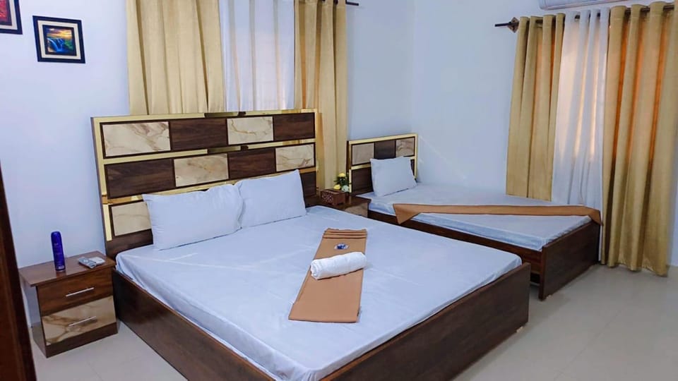 Veloura Spacious Master Double Room Bed and Breakfast in Karachi