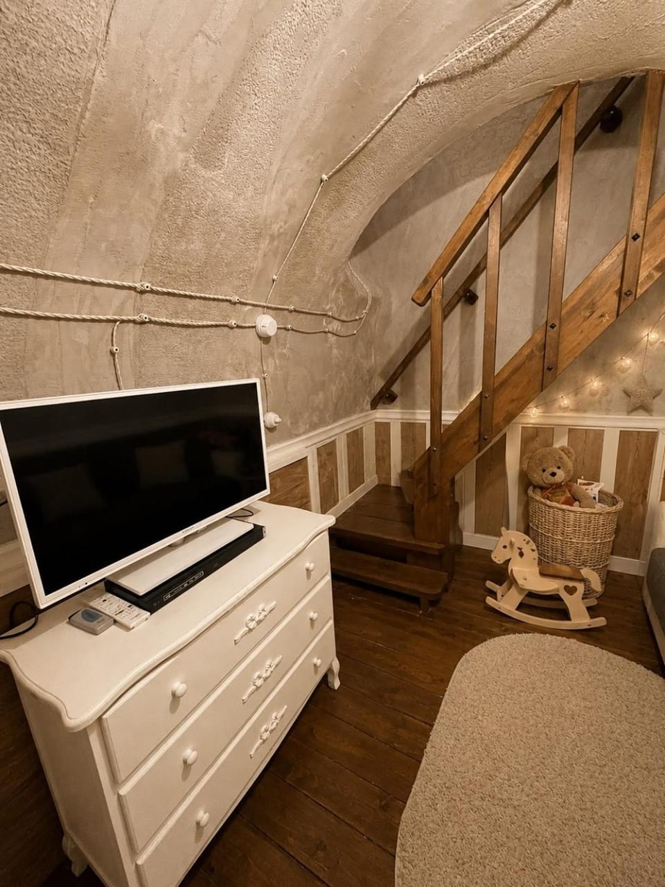 Communal lounge/ TV room, TV and multimedia, Living room, Seating area, Evening entertainment