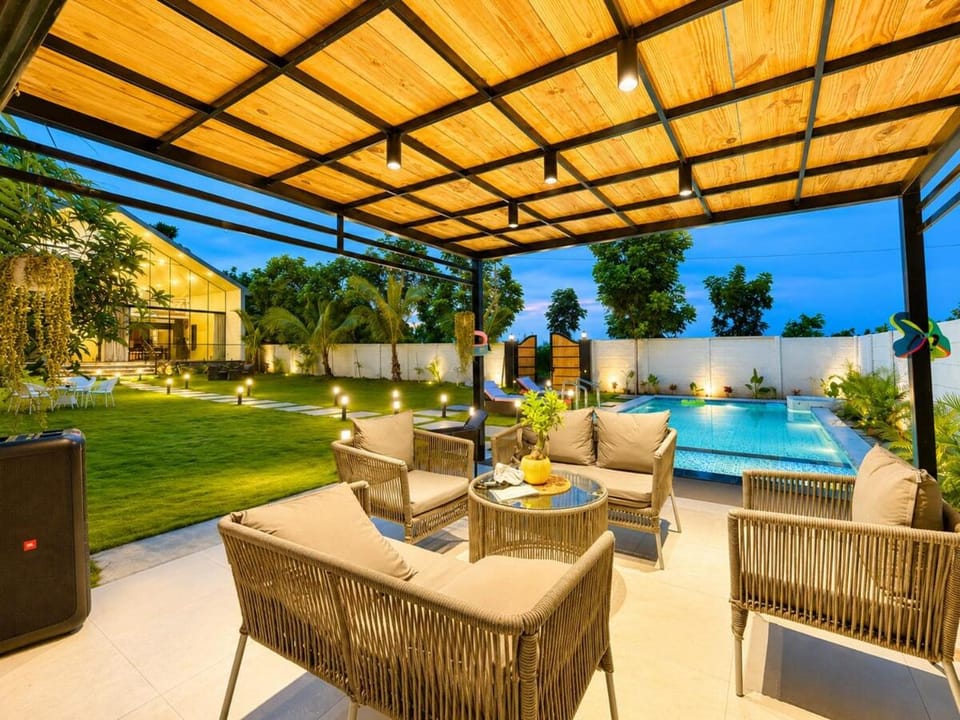 Thee Bello Private Pool - Villa by Homeyhuts Villa in Telangana
