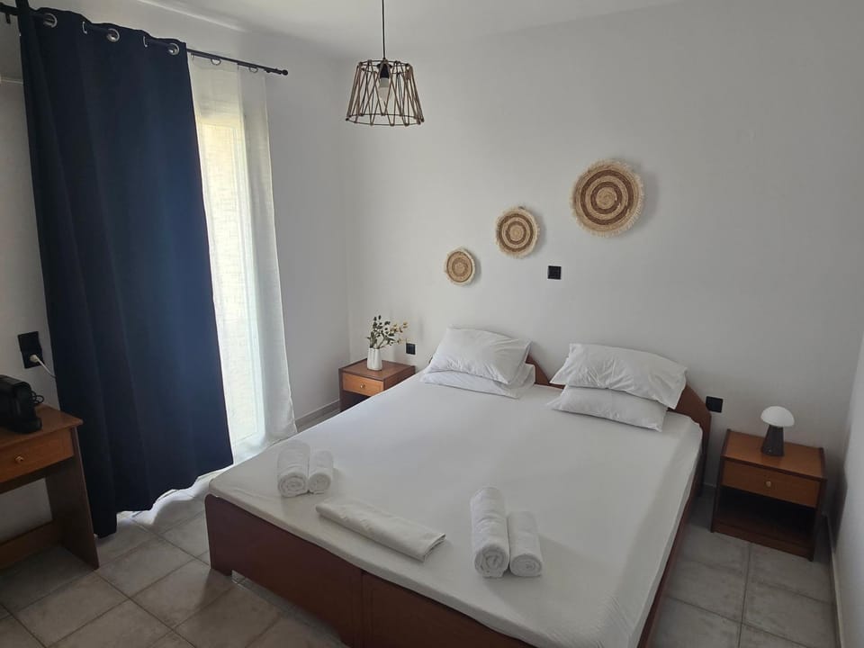 Bed, towels