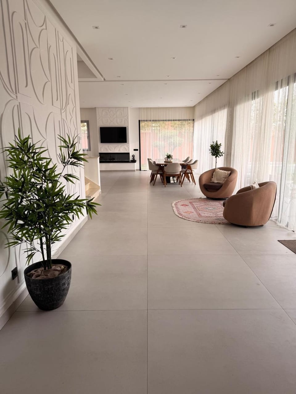 TV and multimedia, Living room, Seating area, Dining area