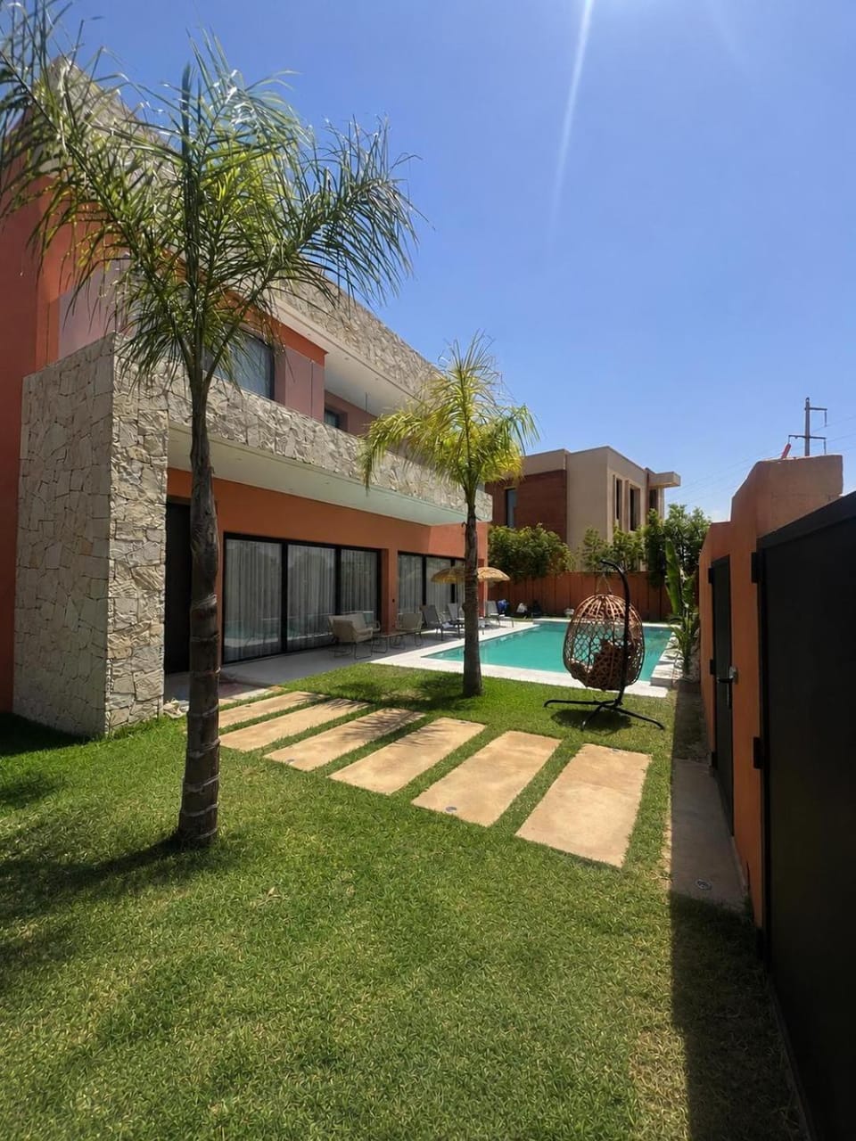 Property building, Garden, Garden view, Pool view, Swimming pool, sunbed