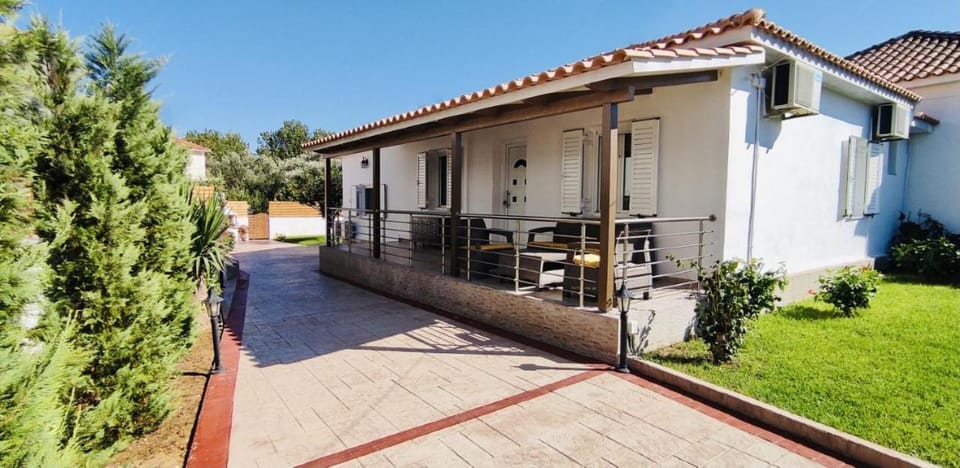 Property building, Patio, Garden, Balcony/Terrace, Garden view