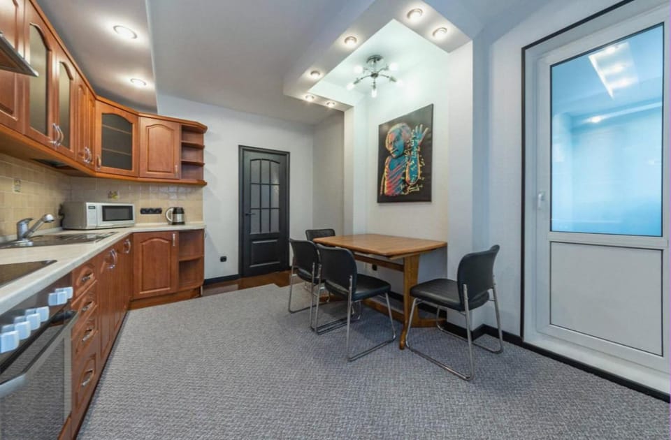 Kitchen or kitchenette, dishwasher, oven, pet friendly