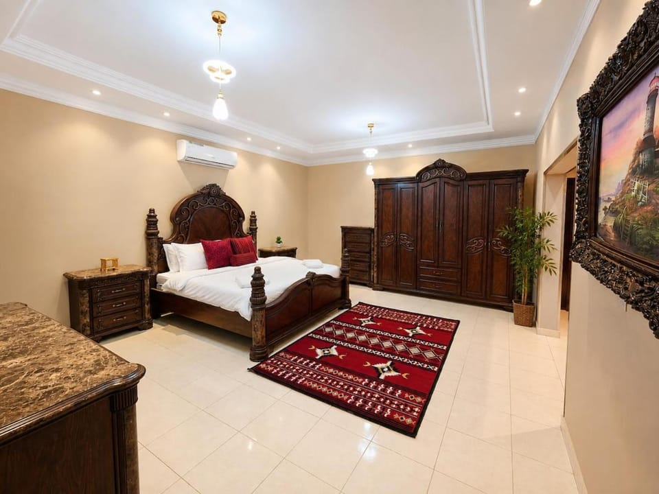 Larg Family Villa, 7 Bedrooms, Sleeps 16, close to Masjid Villa in Medina