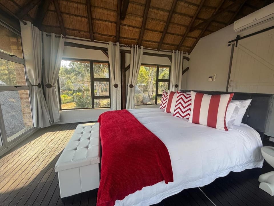 Bed, View (from property/room), Photo of the whole room, Bedroom