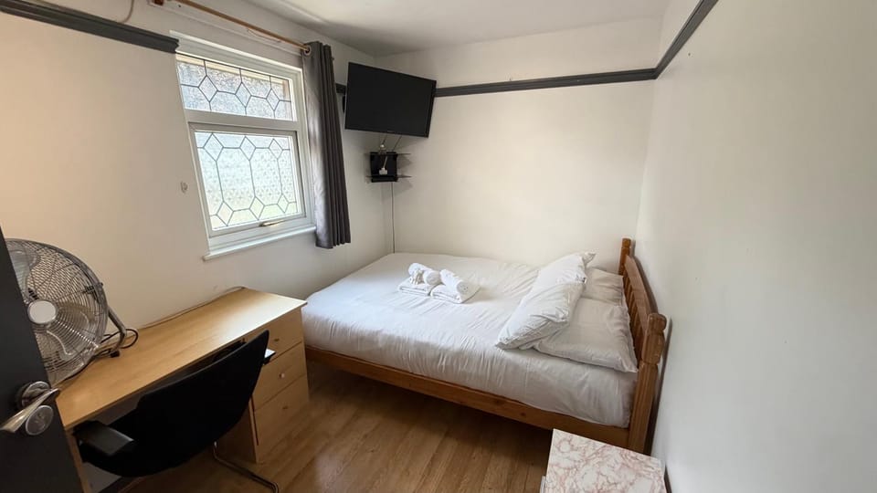 Spacious 4BDR House by Canada Water Apartment in London Borough of Southwark