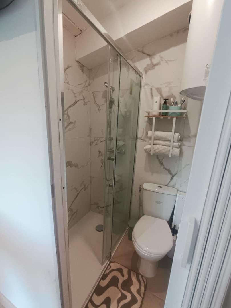 Studio Climatisé et Entrée Autonome Proche Centre Apartment in Pertuis