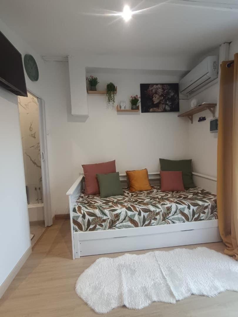 Studio Climatisé et Entrée Autonome Proche Centre Apartment in Pertuis
