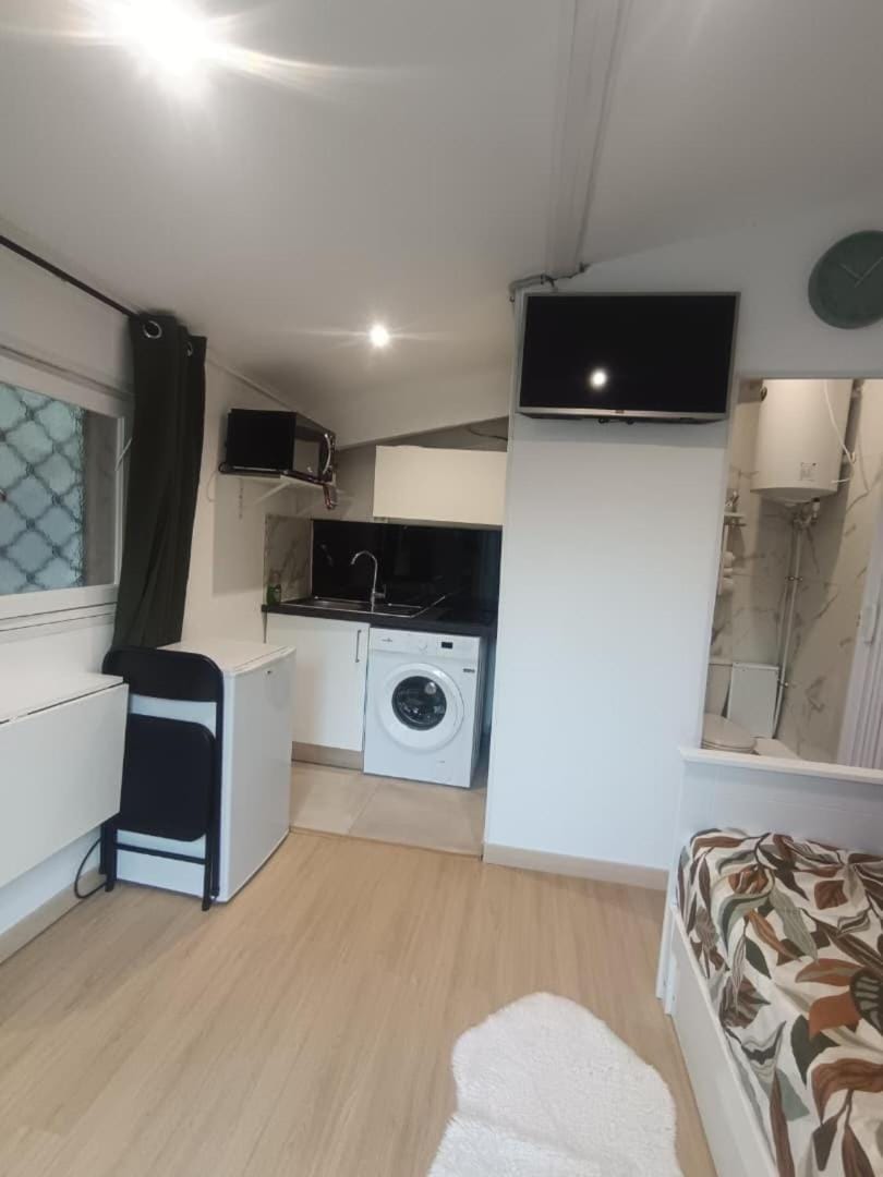 Studio Climatisé et Entrée Autonome Proche Centre Apartment in Pertuis