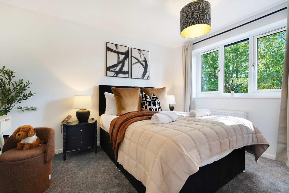 Bed, Bedroom, towels