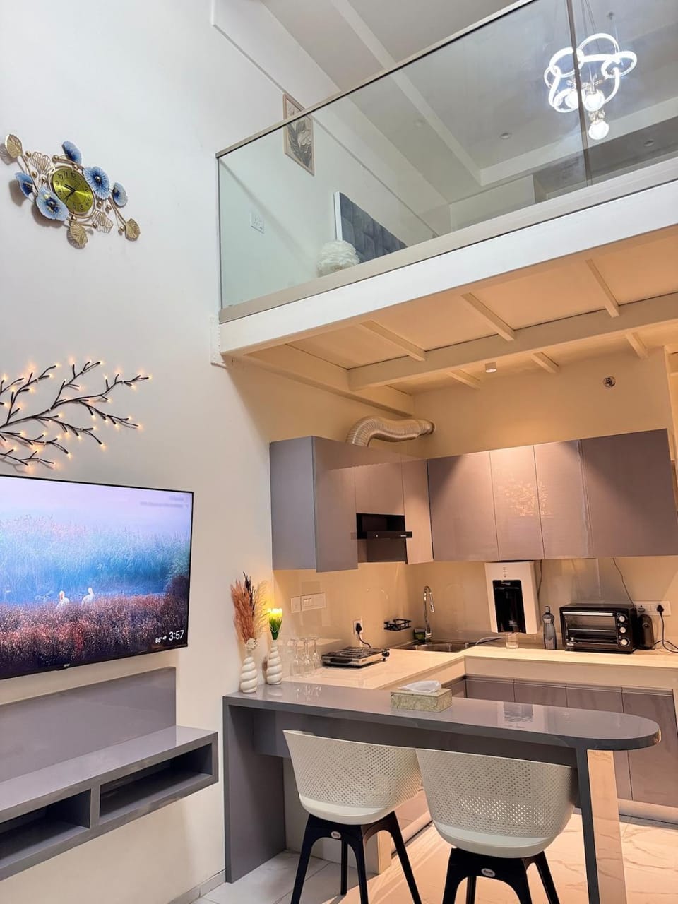 Kitchen or kitchenette, Dining area, stove