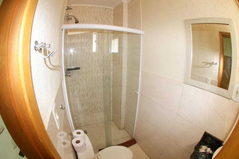 Shower, Toilet