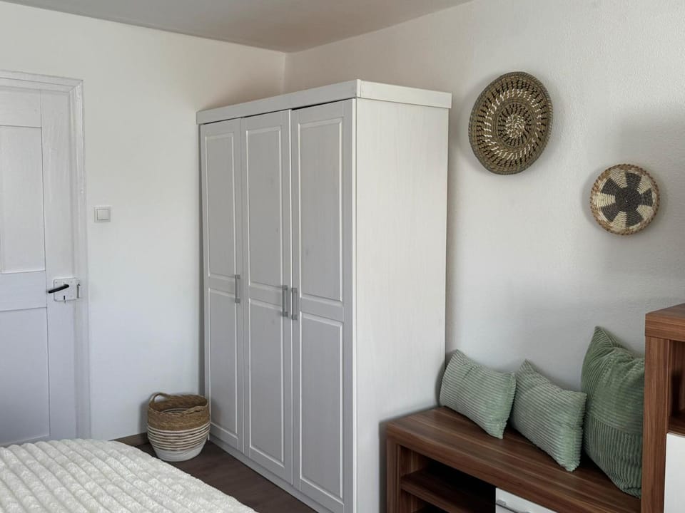 Bedroom, wardrobe