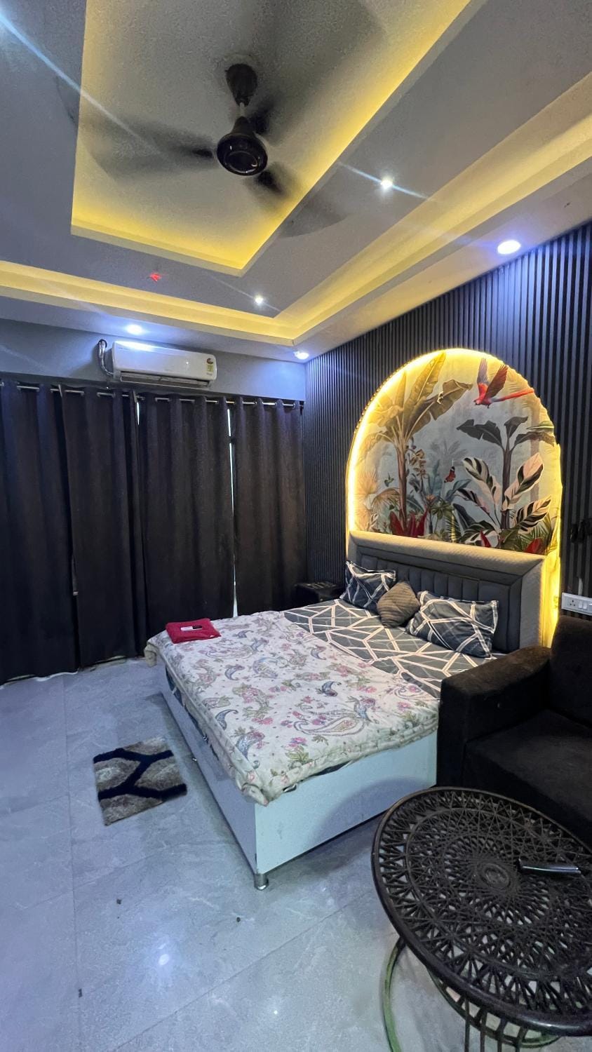 Abhi Stays Bed and Breakfast in Noida