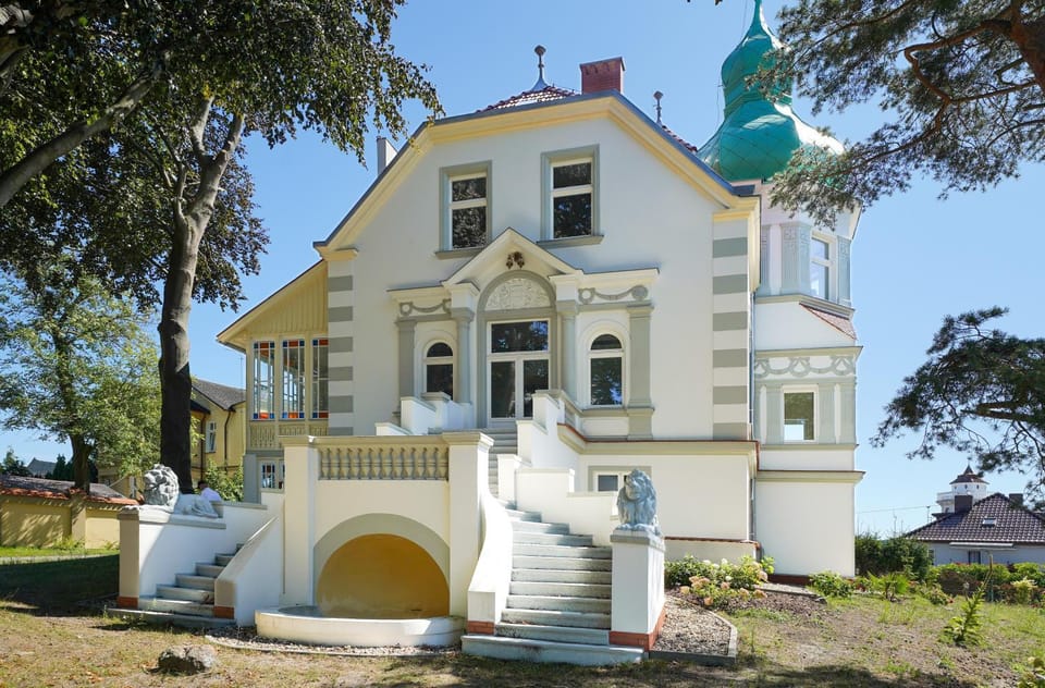Property building, Day, Garden, Garden view