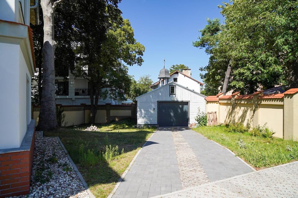 Property building, Day, Neighbourhood, Garden, Garden view