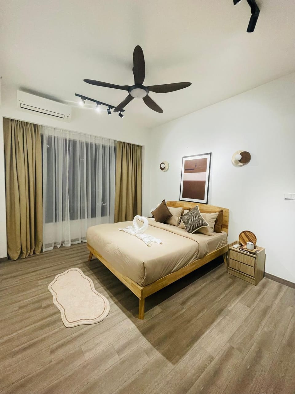 Bed, View (from property/room), Photo of the whole room, Bedroom, fireplace, hair dryier, air conditioner