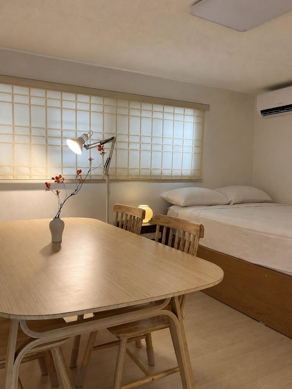 Bed, Living room, Bedroom, air conditioner