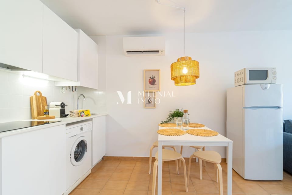 Kitchen or kitchenette, Dining area, washing machine, air conditioner