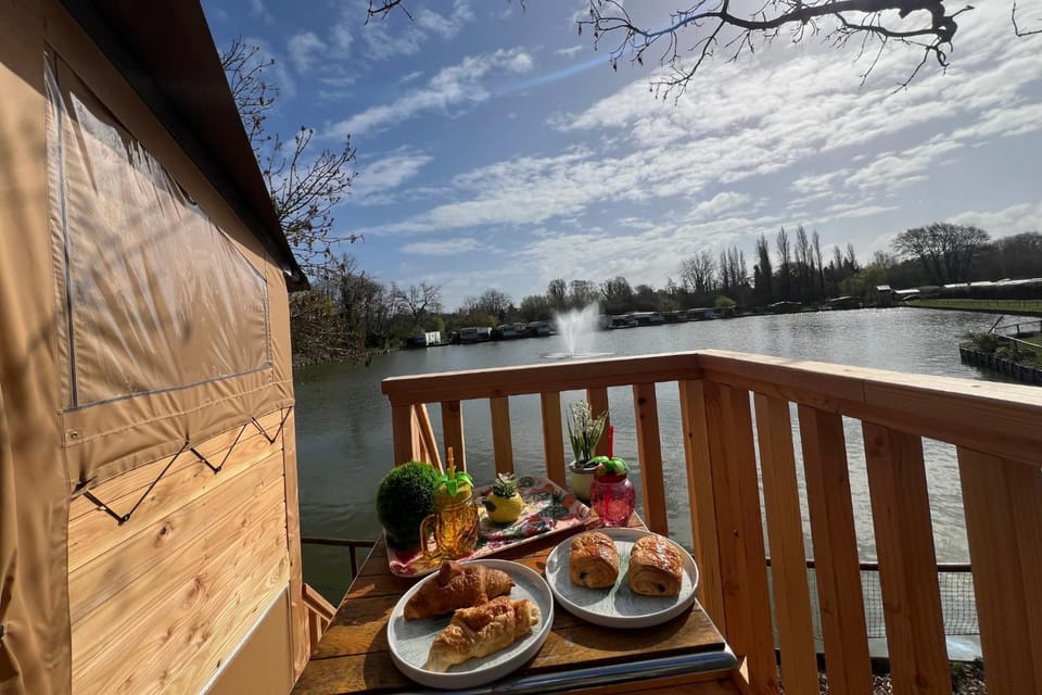 Natural landscape, Lake view, Breakfast