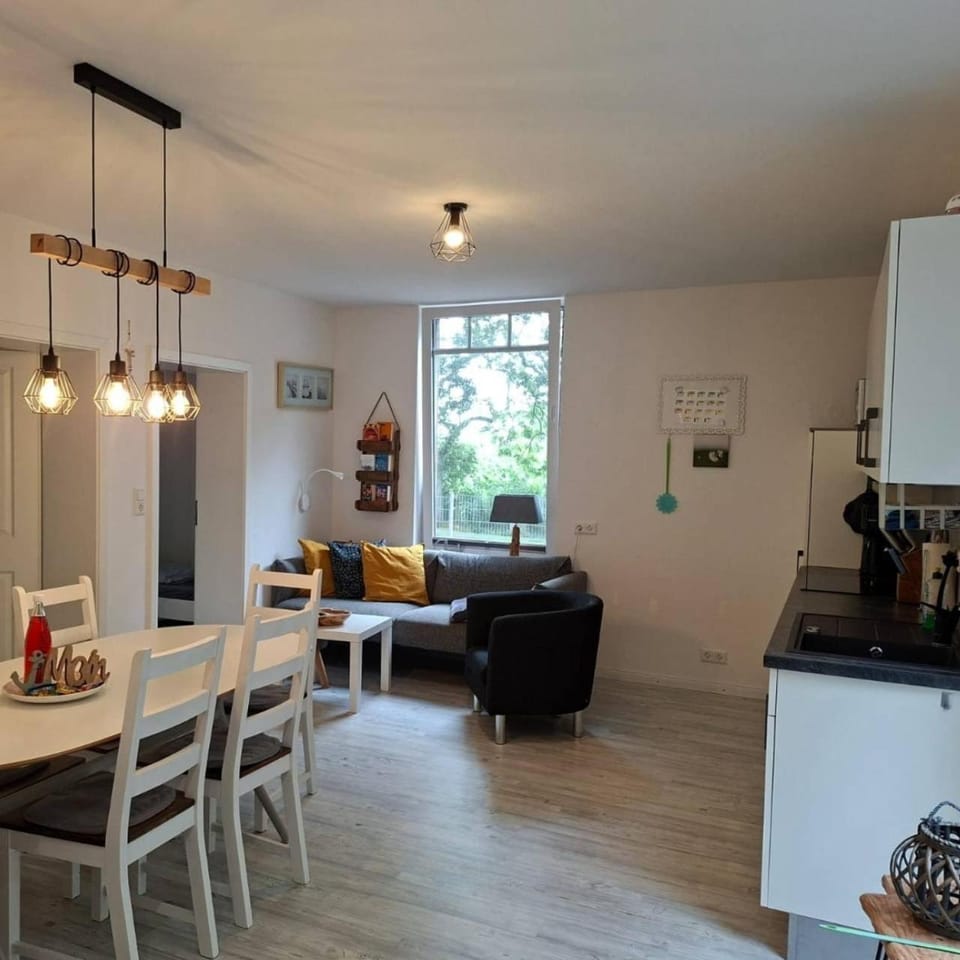 Kitchen or kitchenette, Seating area, Dining area