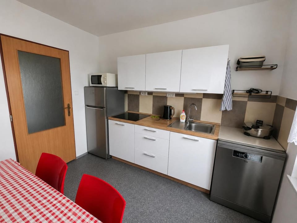 Coffee/tea facilities, Kitchen or kitchenette, stove, toaster