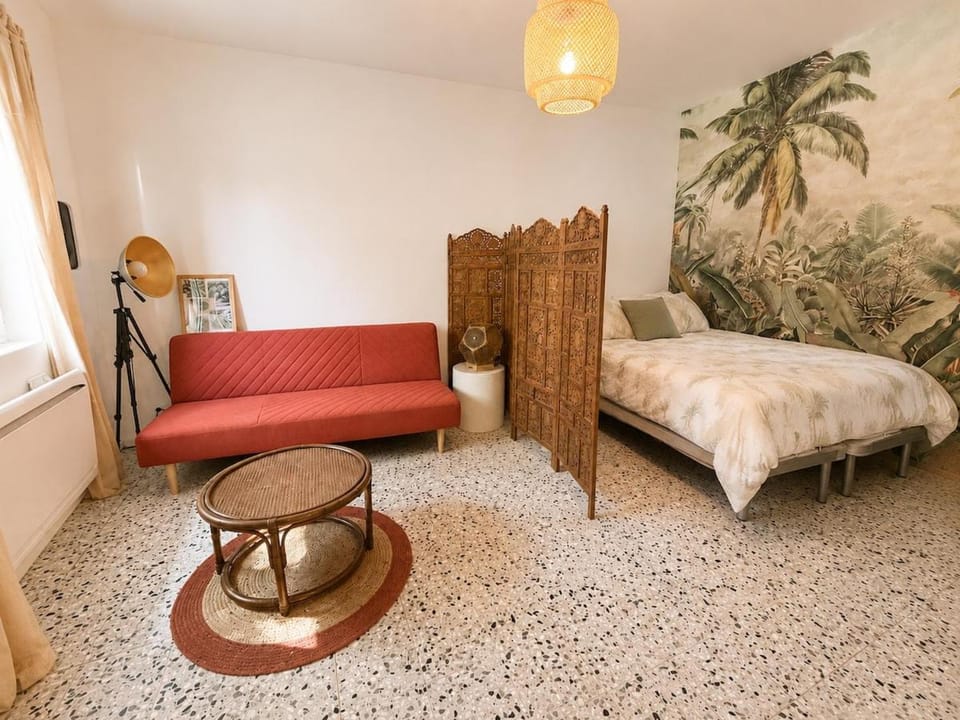 Bed, Living room