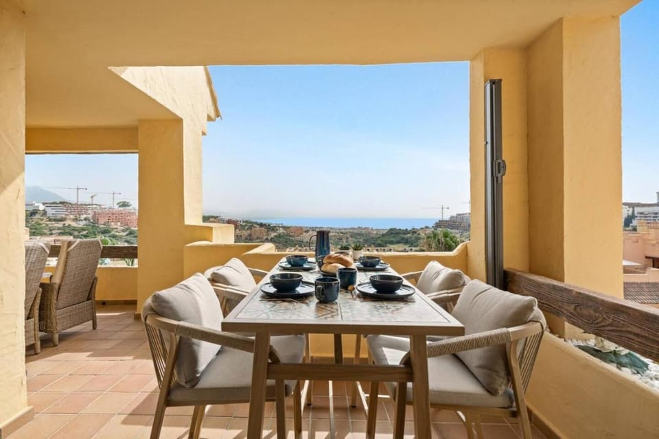 Day, View (from property/room), Balcony/Terrace, Balcony/Terrace, Dining area