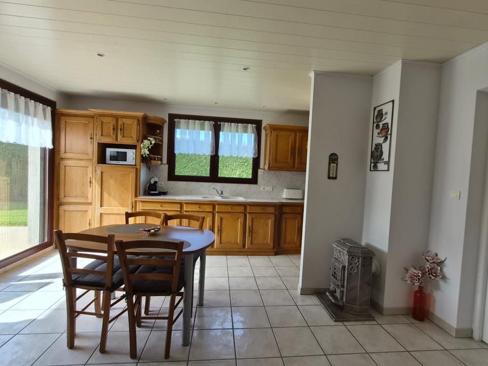Property building, Kitchen or kitchenette, Living room