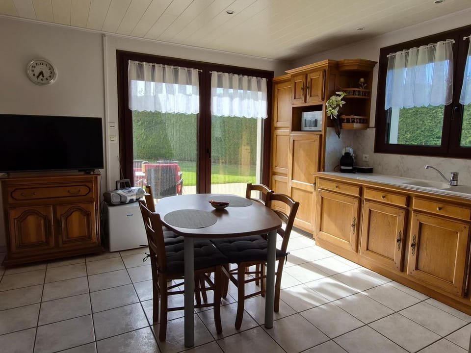 Property building, Kitchen or kitchenette, Living room