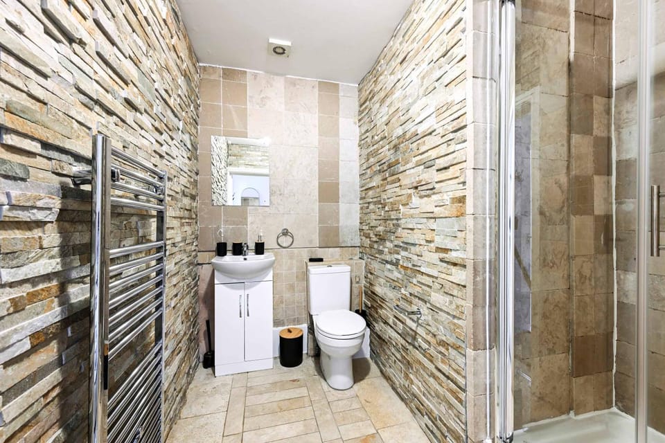 Chic 1BR West Ealing Apartment in London Borough of Ealing