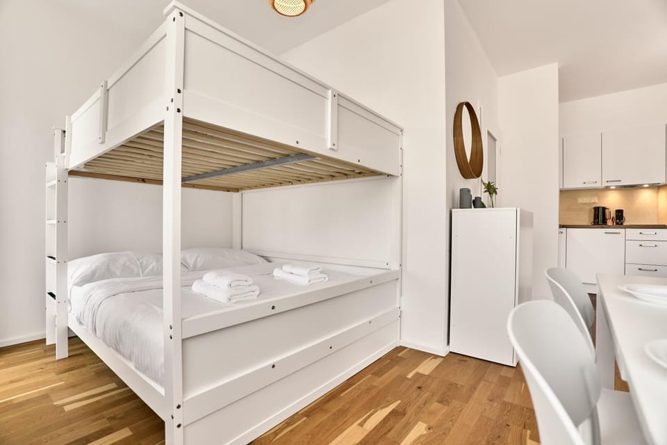Bed, Bedroom, bunk bed, towels