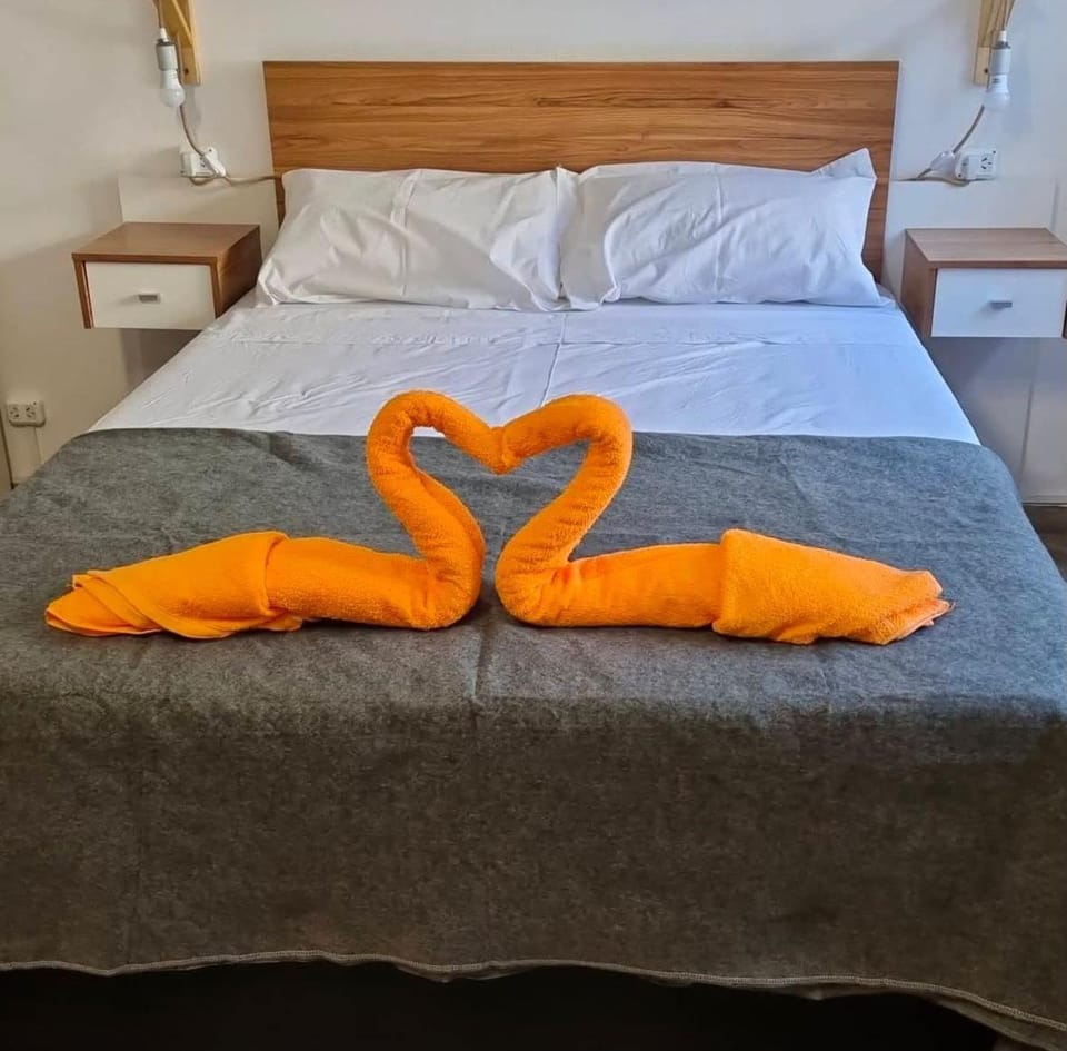 Bed, towels