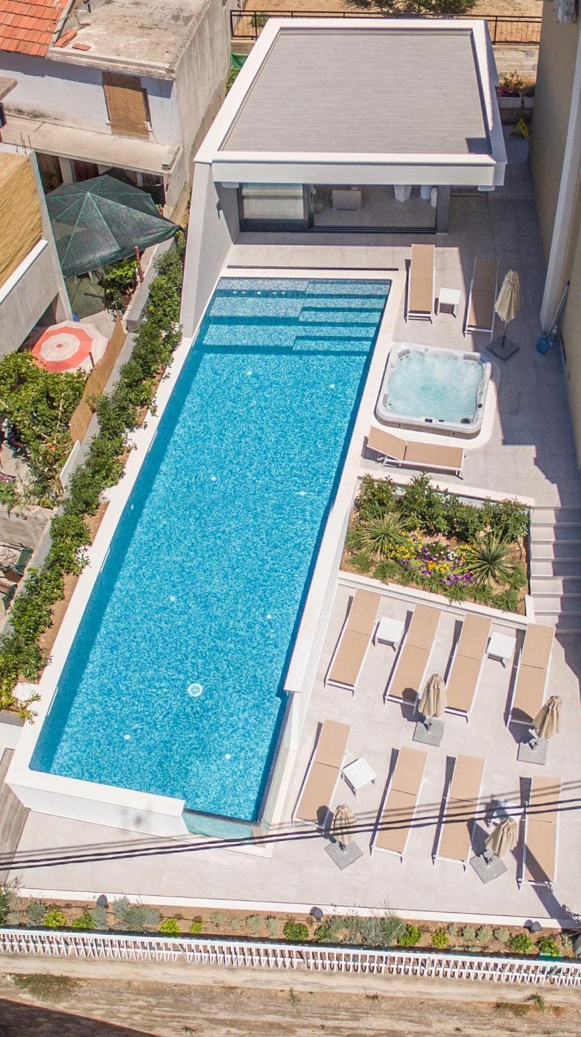 Swimming pool, Swimming pool