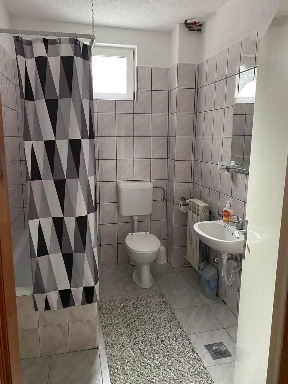 Shower, Toilet, Bathroom, towels
