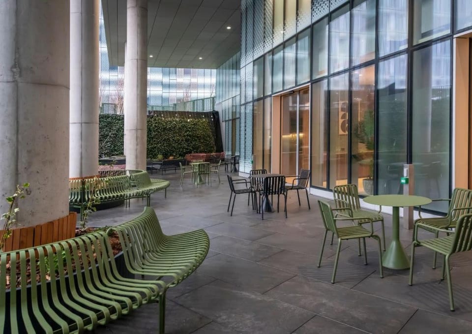 Day, Seating area