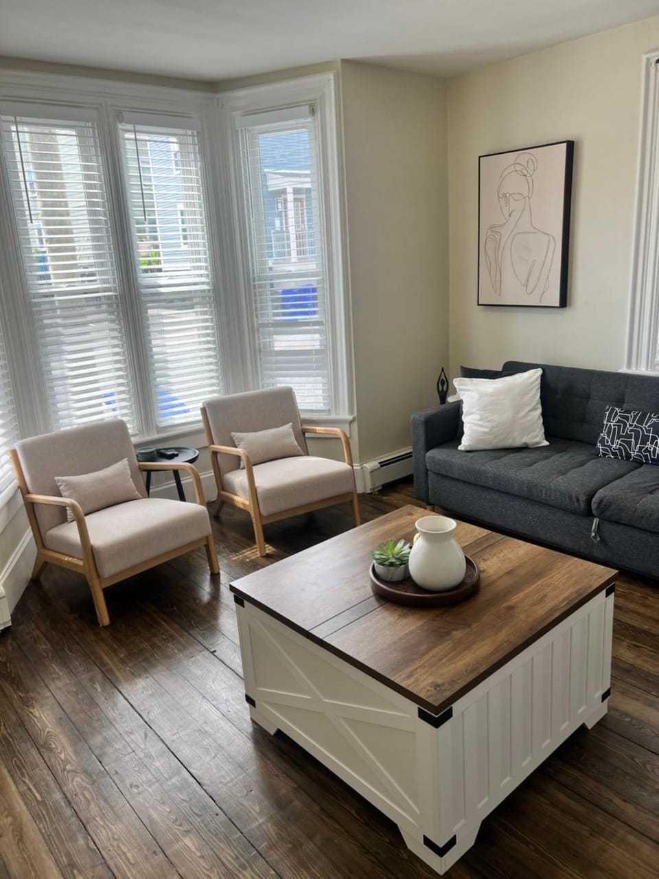 Living room, Seating area